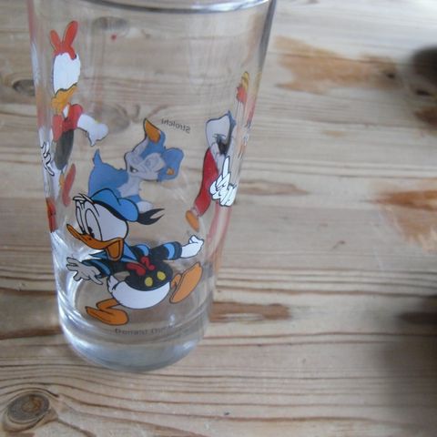 Disney  Donald-glass