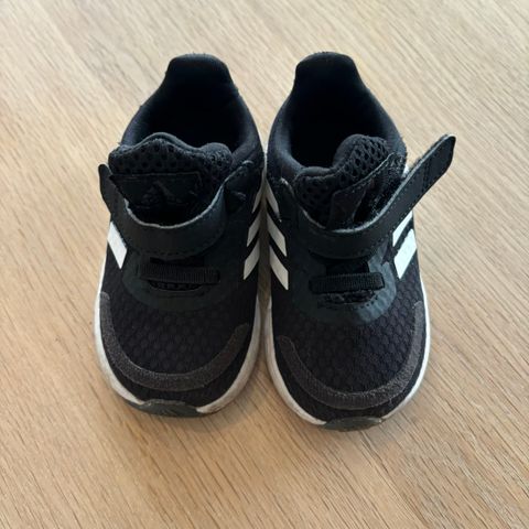 Adidas sko baby/barn str 20