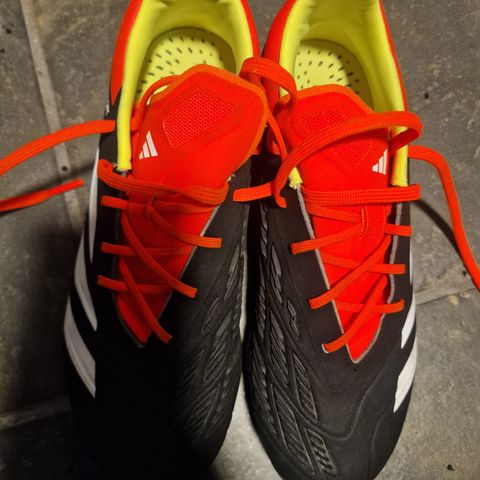 Adidas Predator Elite fotballsko i str 36 2/3 selges