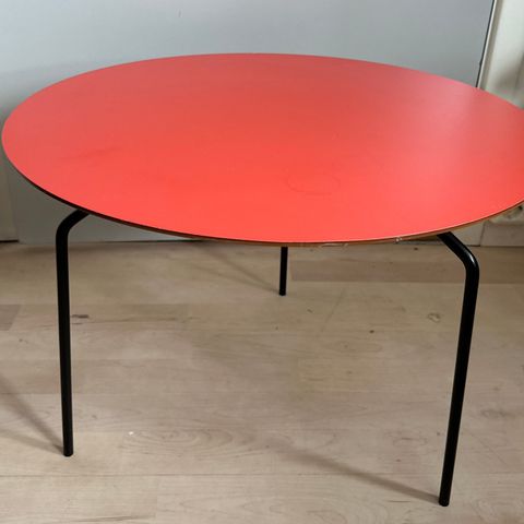 Lite rundt orange bord, Ø: 55 cm