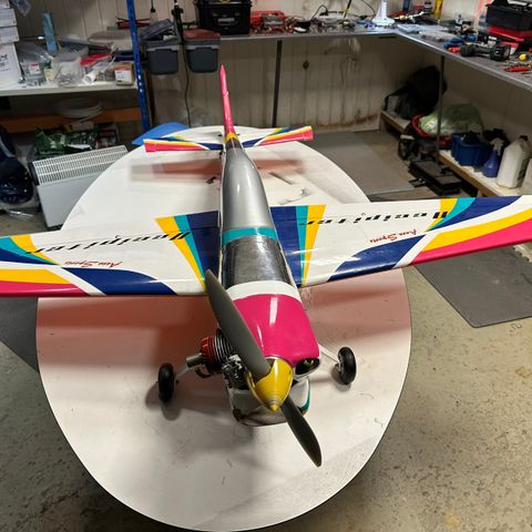 Phoenix Accipiter f3a selges. 26cc bensin motor  med pipe