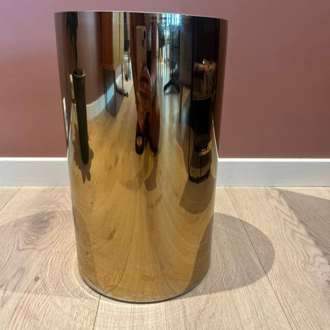 Vase i gull, 29 cm høy