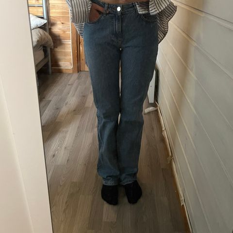 Low Straight jeans fra Bikbok