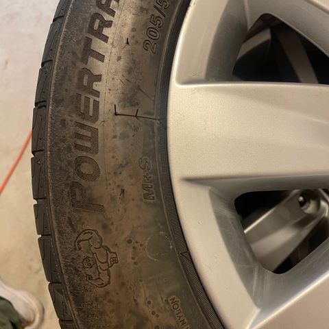 Dekk sommer dekk 205/55 R16