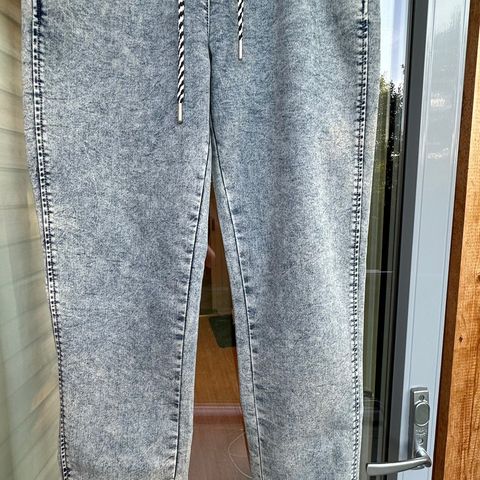 Medisine joggers jeans