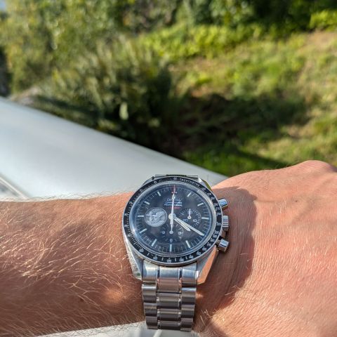 Pen Omega Speedmaster Apollo 11 med nylig service