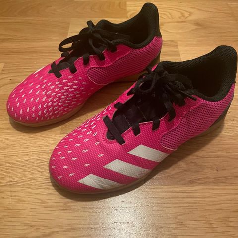 Adidas fotballsko innedørs