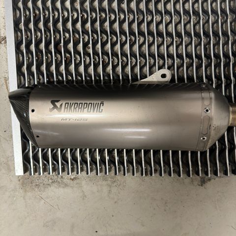 Akrapovic eksos anlegg