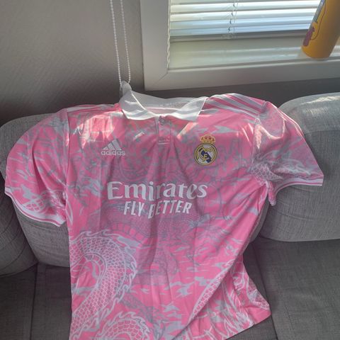 Rosa real Madrid drakt