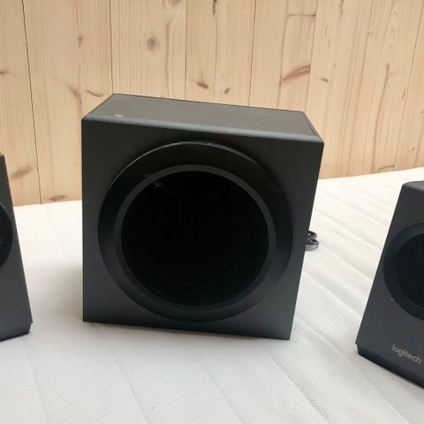 Logitech Z337 subwoofer og høyttalere