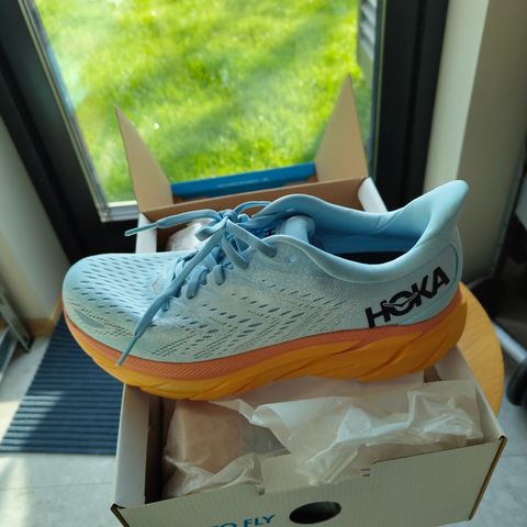 Hoka Clifton 8 str 41 1/3. Ubrukt i eske RESERVERT ut 16/8