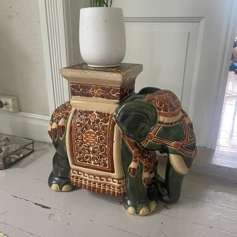 Stor elefant pidestall