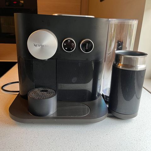 Nespresso Expert&Milk C85 kapselmaskin, svart