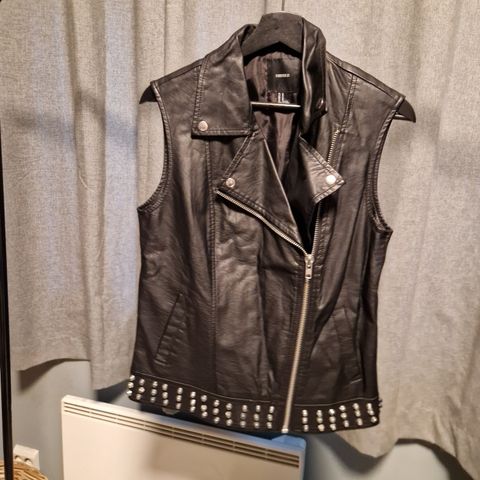 Bikervest selges