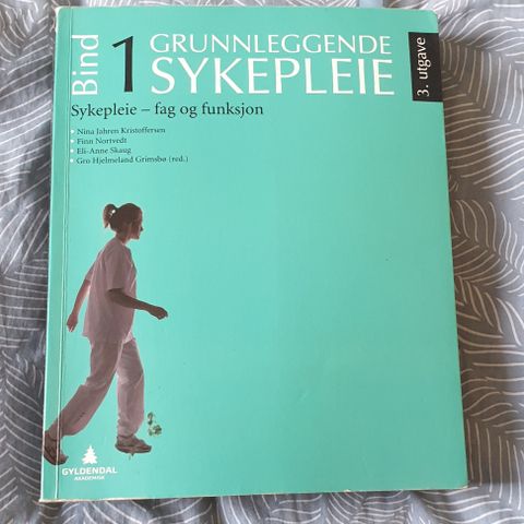 Sykepleien, bøker til alle tre årene.