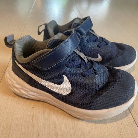 Nike joggesko strl 27