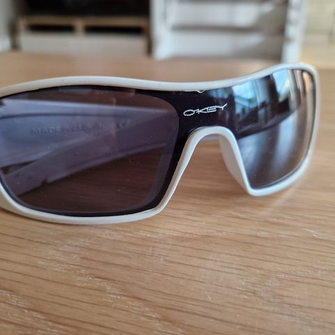 Ubrukte Oakley solbriller selges billig