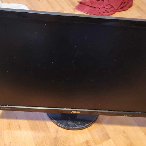 2x  24 tommer Asus 140 hz skjermer