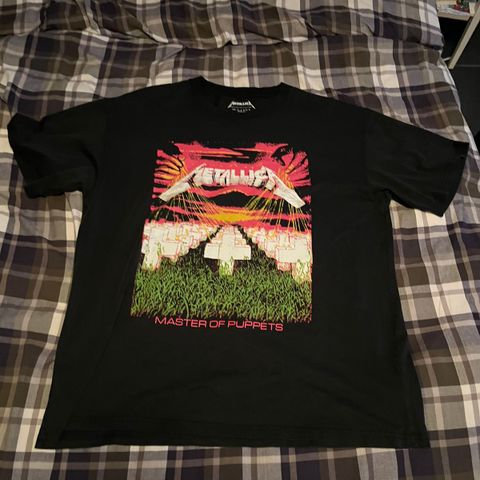 To Metallica T-skjorter