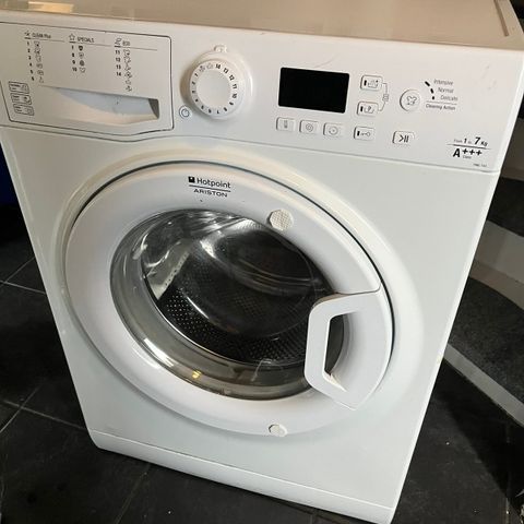 Hotpoint 7kg vaskemaskin med feilkode F02 gies bort