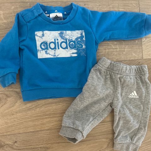 Adidas joggedress str.62, som ny!