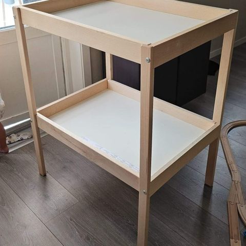 IKEA stellebord gis bort (RESERVERT)