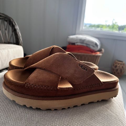 Ugg-Sandaler