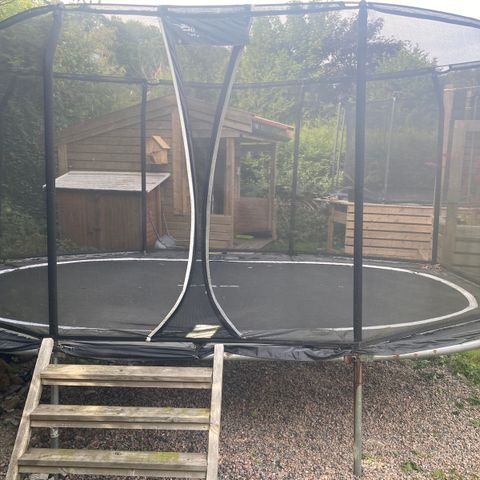 Trampoline gis vekk