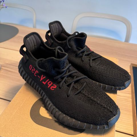 Yeezy 350 V2 Bred