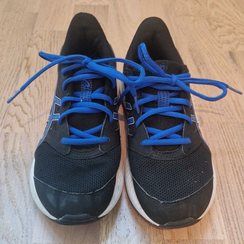 Asics joggesko str 35,5 - lite brukt inne.