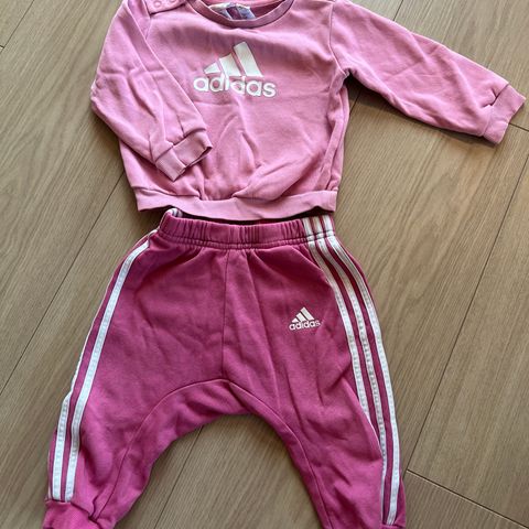 Adidas joggedress str. 74