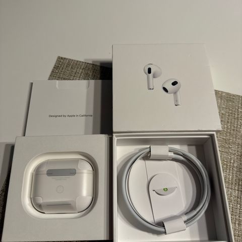 Apple AirPods Gen 3 MagSafe