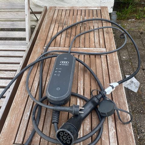 E-Tron lader stikkontakt 6m