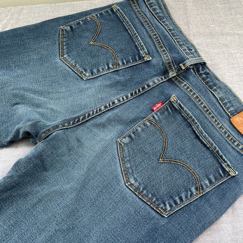 Levis stretch  jeans som er høy i livet