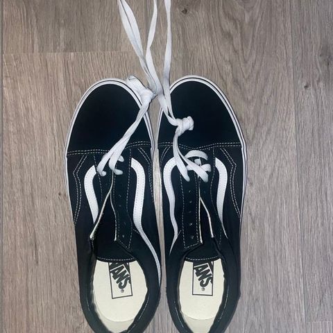 Helt nye ubrukte Vans Old Skool selges i størrelse 45