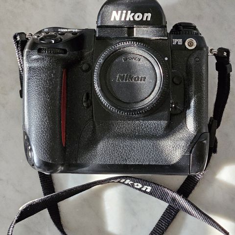 Nikon F5