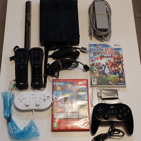 Nintendo Wii med kontrollere, Super Mario Bros + Super Smash Bros & HDMI adapter