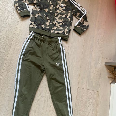 Adidas joggedress str 6-7 år.