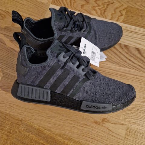 Limited Adidas Originals NMD R1 sneakers (40) til salgs