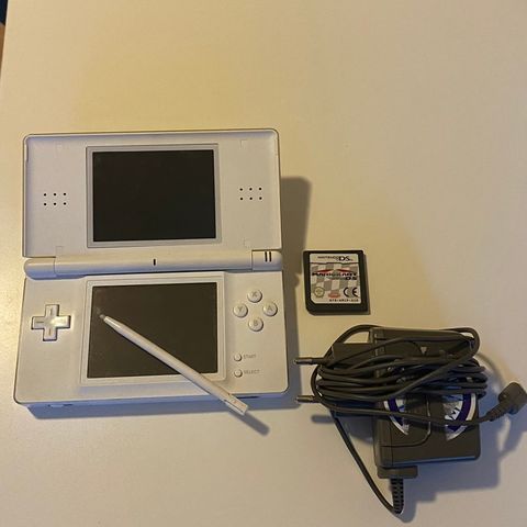 Nintendo DS Lite med Mario Kart