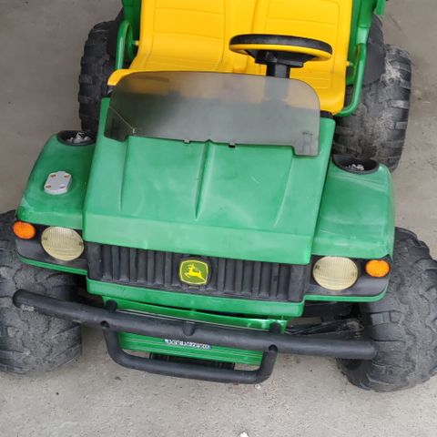 Peg Perigo John Deere gator og løpetraktor