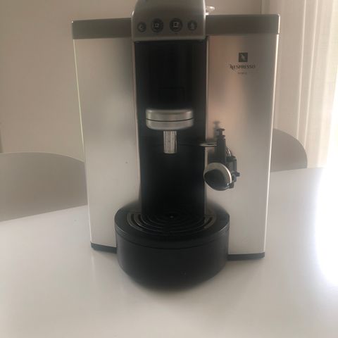 NESPRESSO maskin/300kr