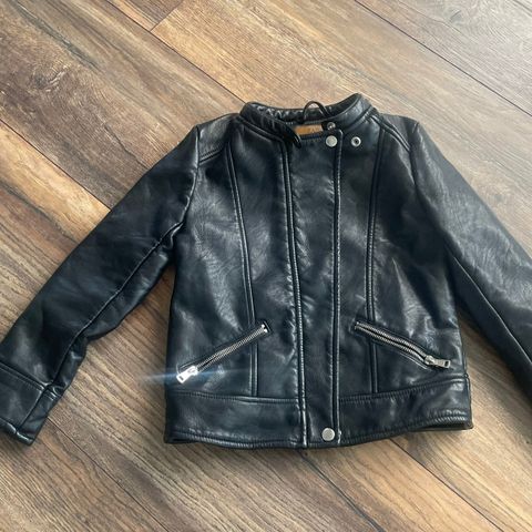 BIKERJAKKE fra Zara Kids str 128