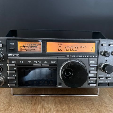 ICOM IC-735 HF Transceiver