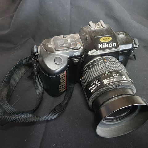 Nikon 401 med objektiv