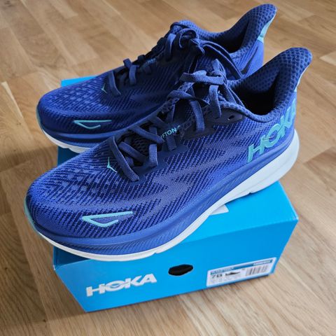 Hoka Clifton 9 W