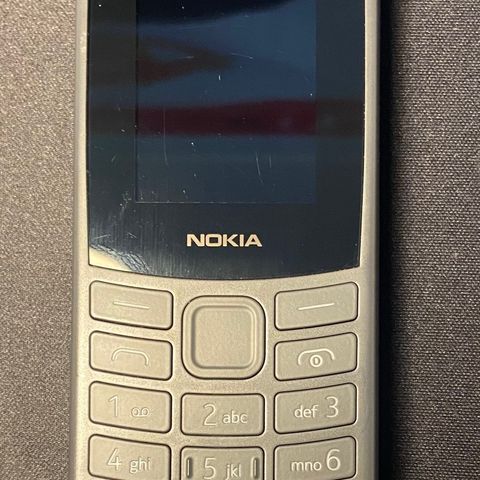 Nokia 105 Classic mobiltelefon (sort)