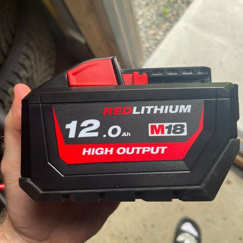 milwaukee 12 ah batteri