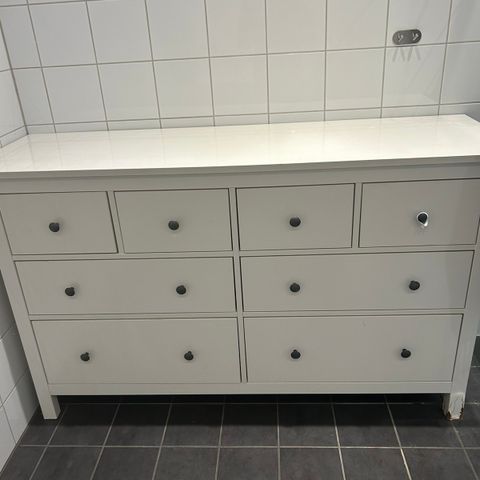 Hemnes kommode med 8 skuffer