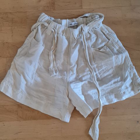 Shorts fra Zara str 164 selges